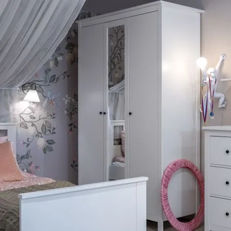 2.08.01.040.1 САГА шкаф 3 двери с зеркалом белый